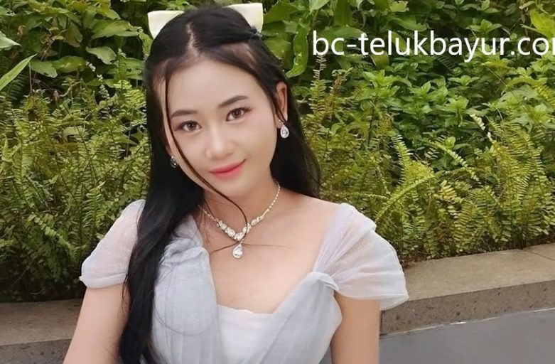 Aura Nusantara: Dinda Hauw dalam Sentuhan Tradisional